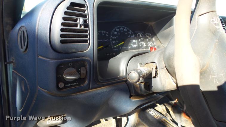 image for item K8098 2000 Chevrolet 2500 pickup truck