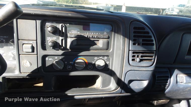 image for item K8098 2000 Chevrolet 2500 pickup truck