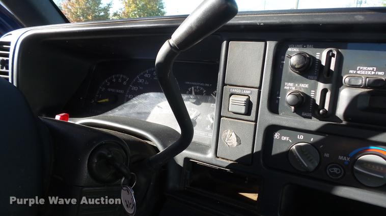 image for item K8098 2000 Chevrolet 2500 pickup truck