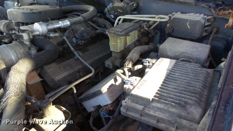 image for item K8098 2000 Chevrolet 2500 pickup truck