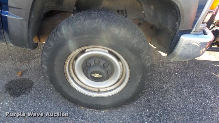 image for item K8098 2000 Chevrolet 2500 pickup truck