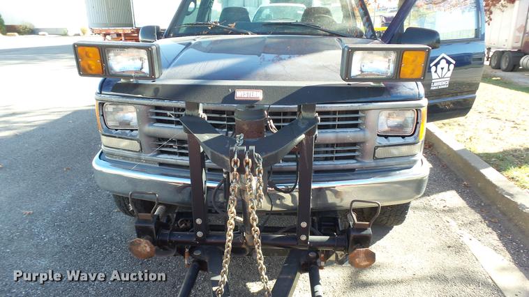 image for item K8098 2000 Chevrolet 2500 pickup truck