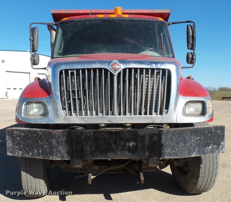 image for item K8110 2004 International 7400 dump truck