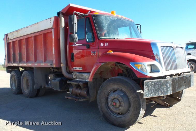 image for item K8110 2004 International 7400 dump truck