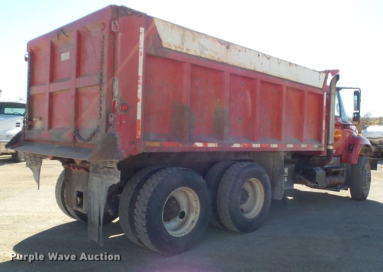 image for item K8110 2004 International 7400 dump truck