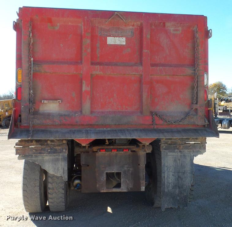 image for item K8110 2004 International 7400 dump truck