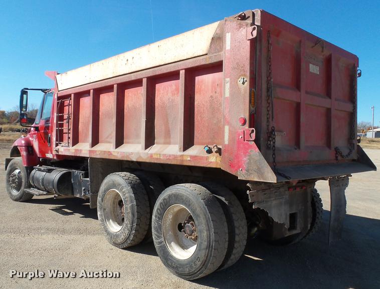 image for item K8110 2004 International 7400 dump truck