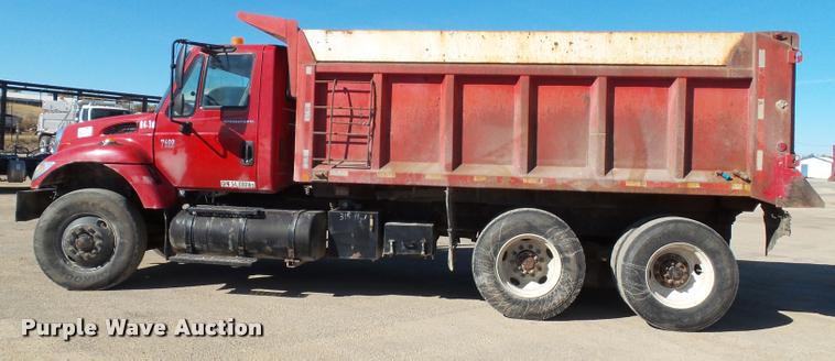 image for item K8110 2004 International 7400 dump truck
