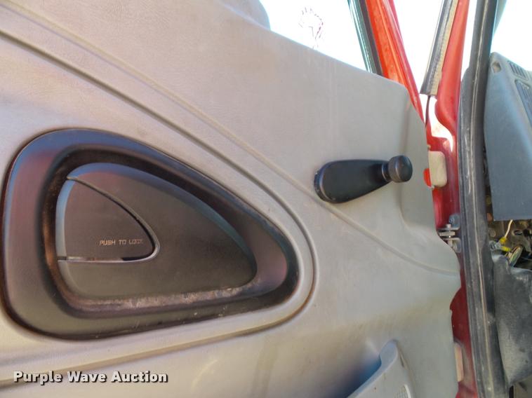 image for item K8110 2004 International 7400 dump truck