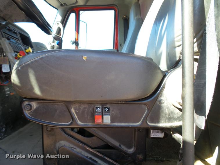 image for item K8110 2004 International 7400 dump truck