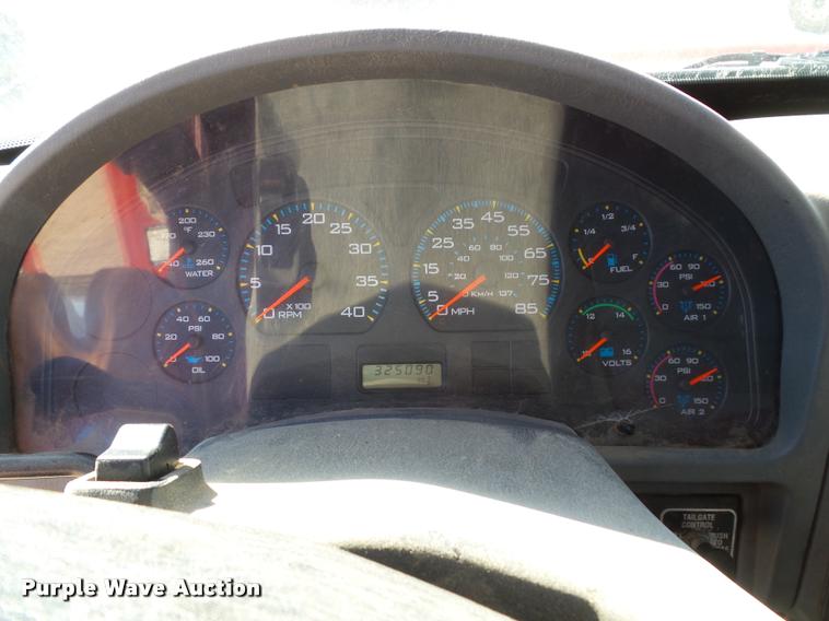 image for item K8110 2004 International 7400 dump truck