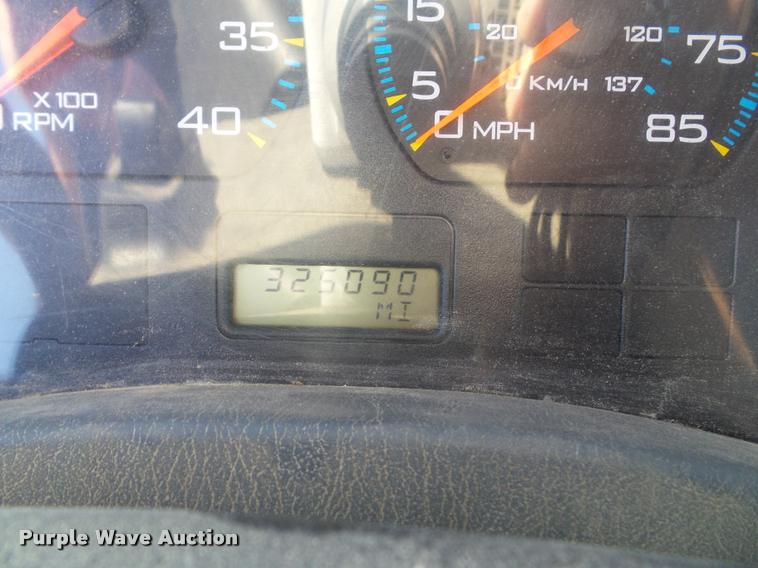 image for item K8110 2004 International 7400 dump truck