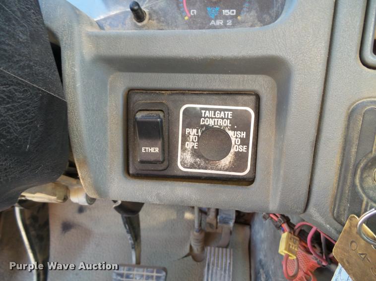 image for item K8110 2004 International 7400 dump truck