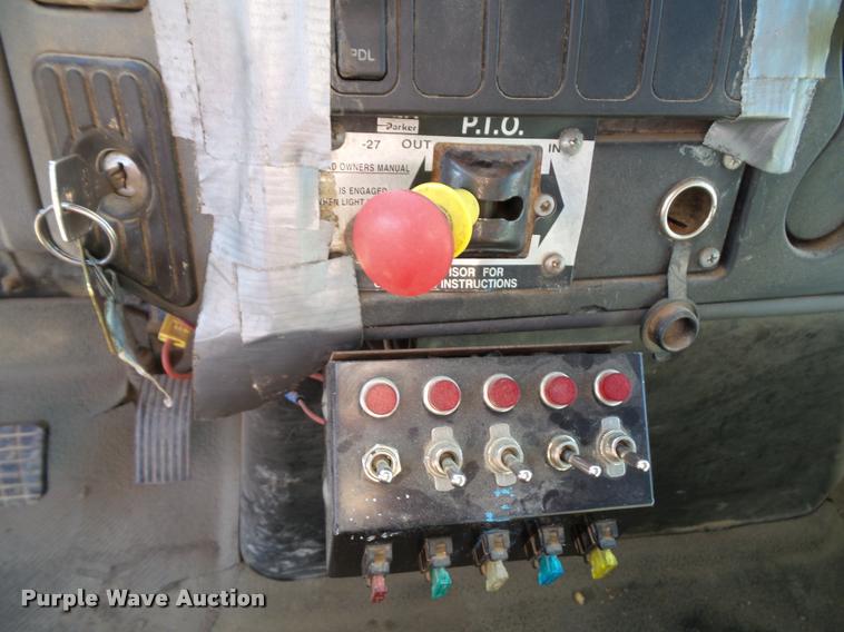 image for item K8110 2004 International 7400 dump truck