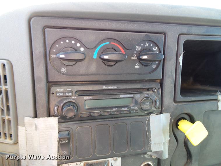 image for item K8110 2004 International 7400 dump truck