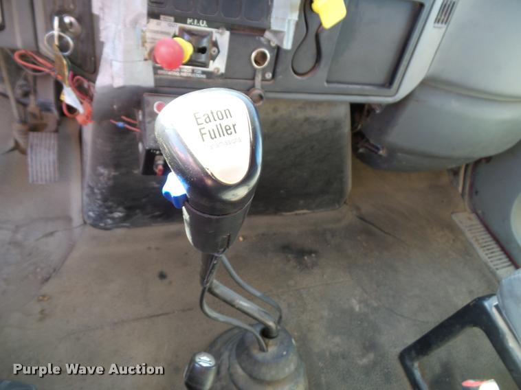 image for item K8110 2004 International 7400 dump truck