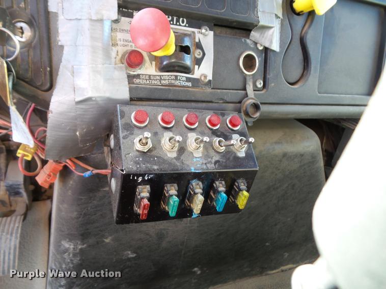 image for item K8110 2004 International 7400 dump truck