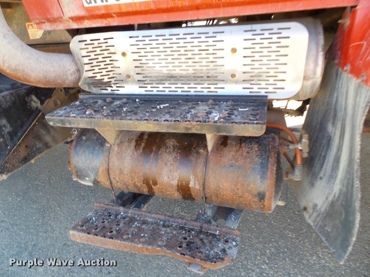 image for item K8110 2004 International 7400 dump truck