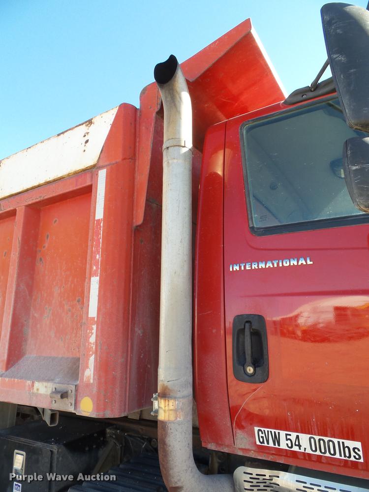 image for item K8110 2004 International 7400 dump truck