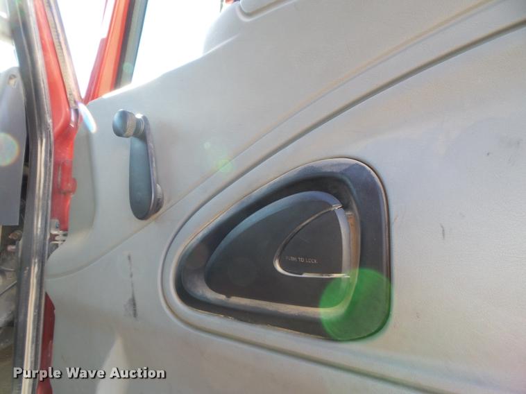 image for item K8110 2004 International 7400 dump truck