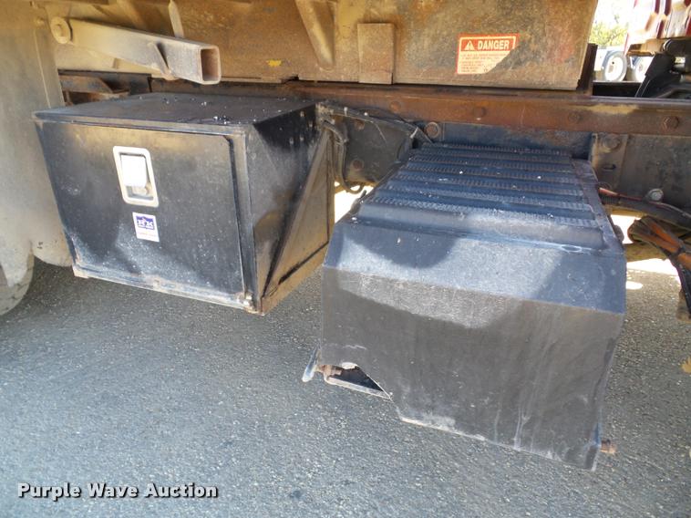 image for item K8110 2004 International 7400 dump truck