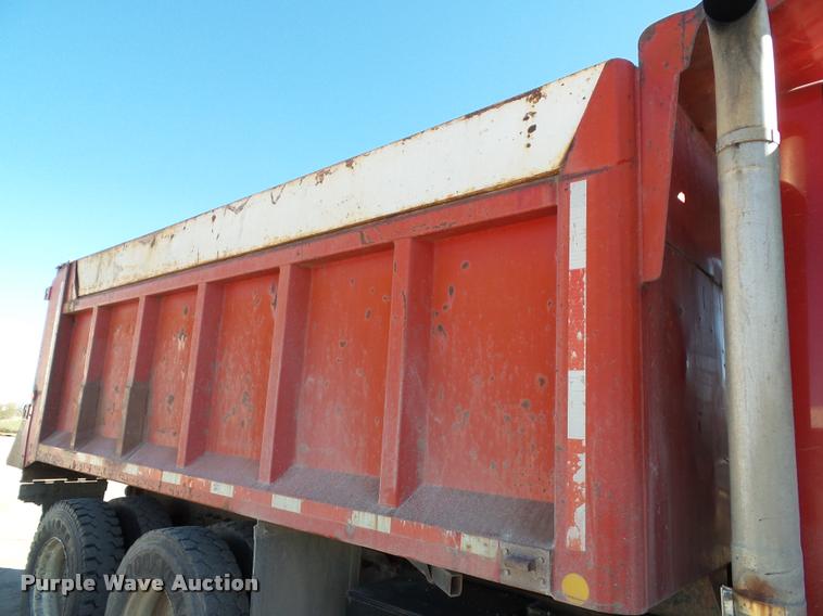 image for item K8110 2004 International 7400 dump truck