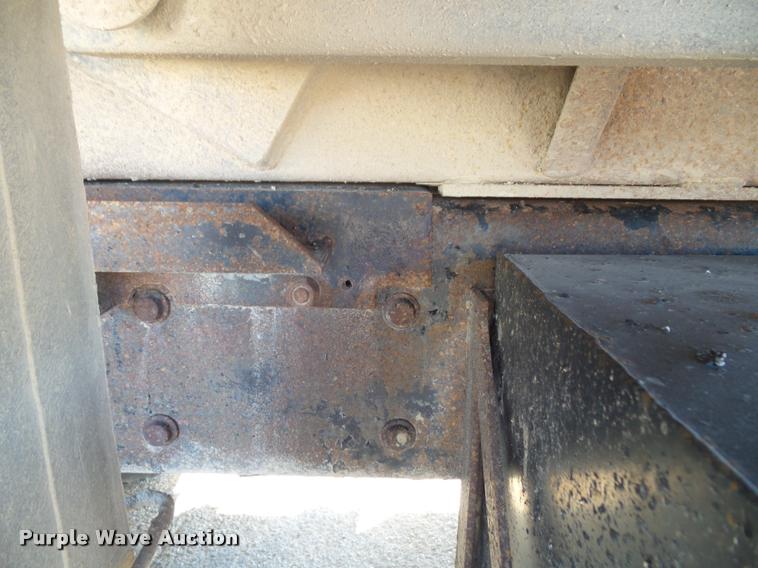 image for item K8110 2004 International 7400 dump truck