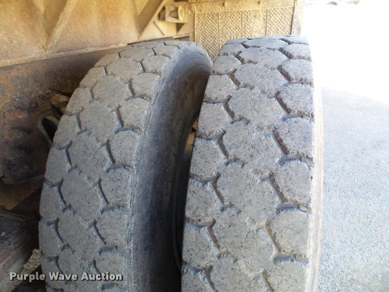 image for item K8110 2004 International 7400 dump truck