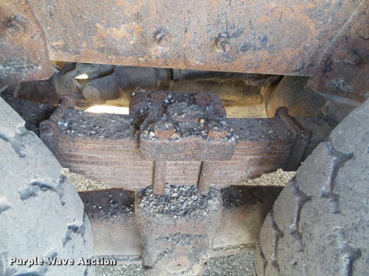 image for item K8110 2004 International 7400 dump truck