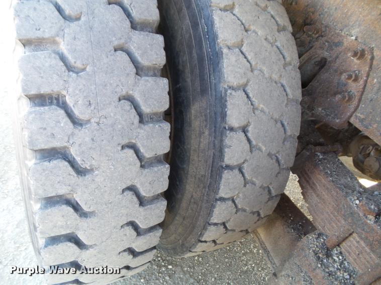 image for item K8110 2004 International 7400 dump truck