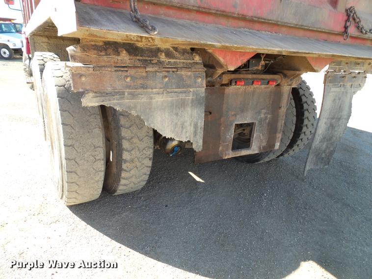 image for item K8110 2004 International 7400 dump truck
