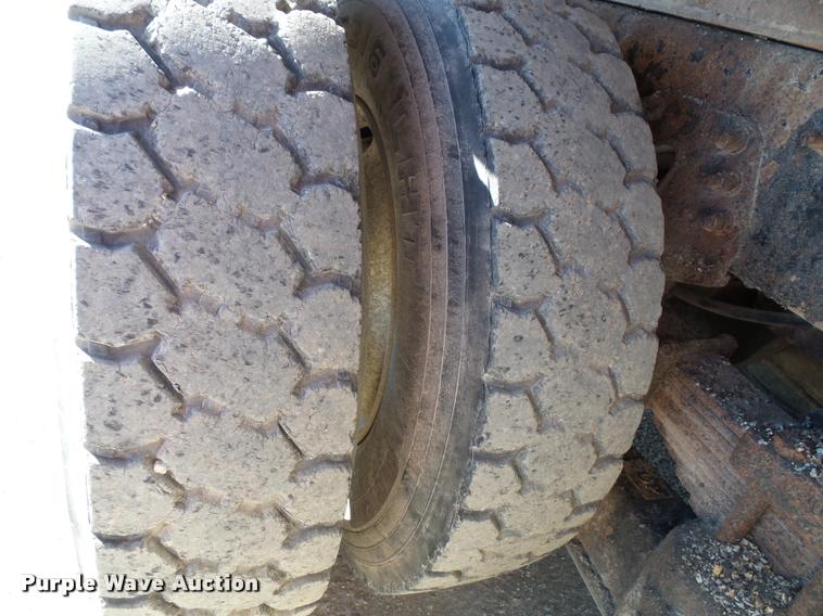 image for item K8110 2004 International 7400 dump truck