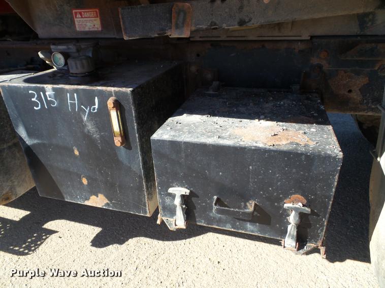 image for item K8110 2004 International 7400 dump truck