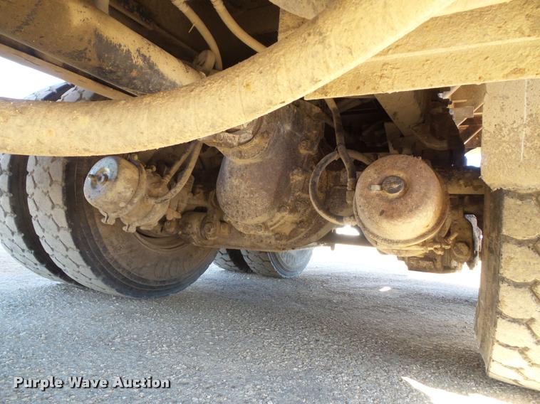 image for item K8110 2004 International 7400 dump truck