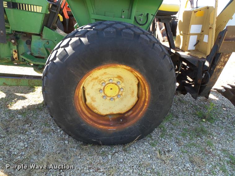 image for item K8116 John Deere 2355 tractor