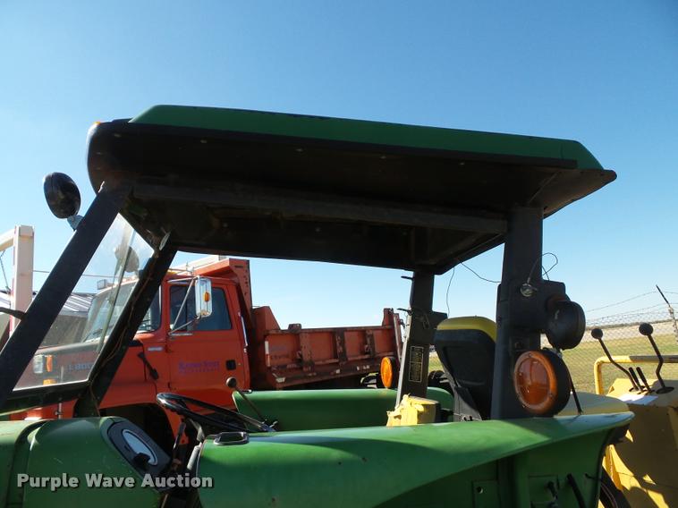 image for item K8116 John Deere 2355 tractor