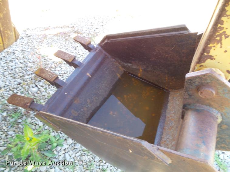 image for item K8116 John Deere 2355 tractor