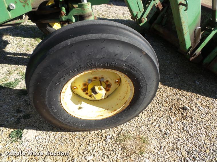 image for item K8116 John Deere 2355 tractor