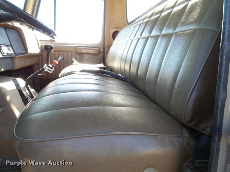 image for item K8117 1987 International S1900 bucket truck