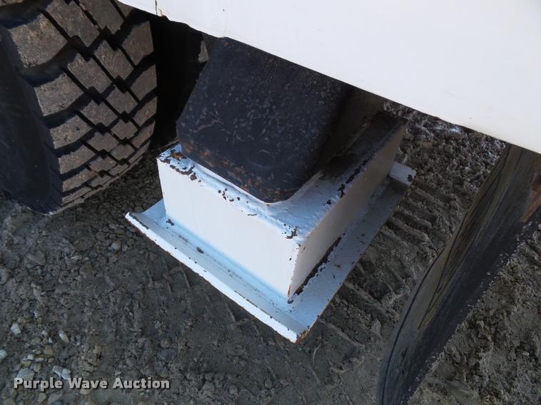 image for item K8117 1987 International S1900 bucket truck