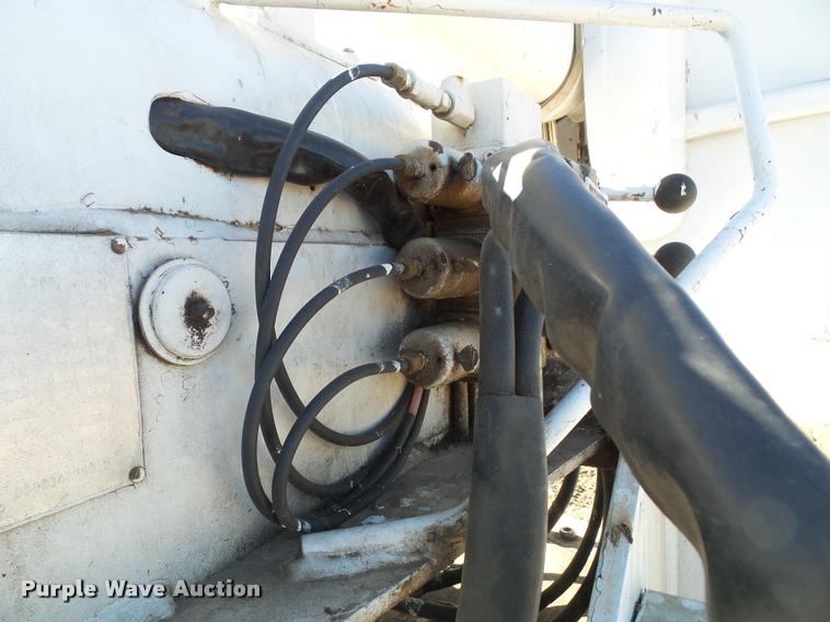 image for item K8117 1987 International S1900 bucket truck