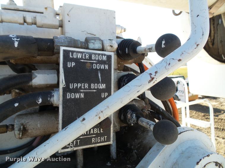 image for item K8117 1987 International S1900 bucket truck