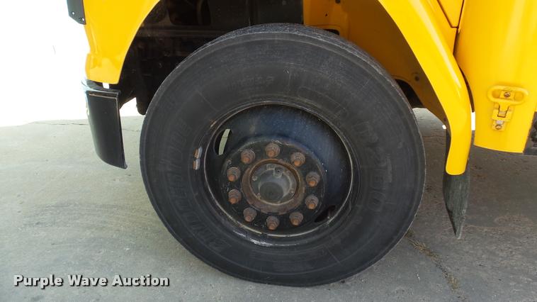 image for item K8125 2006 Freightliner FS65 Thomas school bus