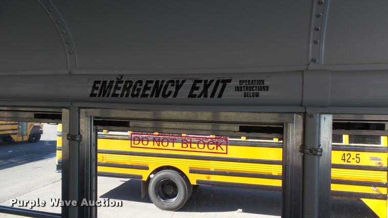 image for item K8125 2006 Freightliner FS65 Thomas school bus