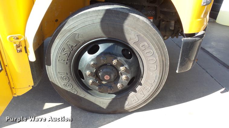 image for item K8126 2005 Freightliner FS65 Thomas school bus