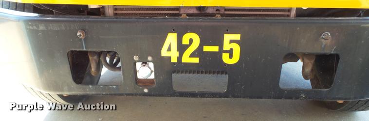 image for item K8126 2005 Freightliner FS65 Thomas school bus