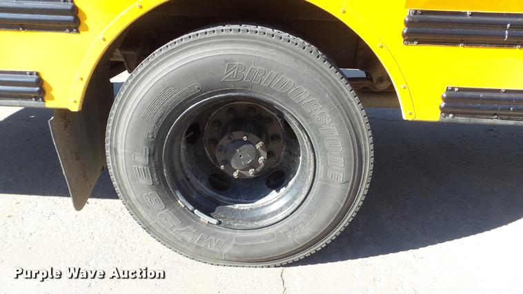 image for item K8126 2005 Freightliner FS65 Thomas school bus