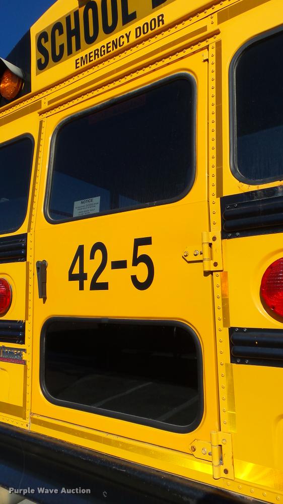 image for item K8126 2005 Freightliner FS65 Thomas school bus