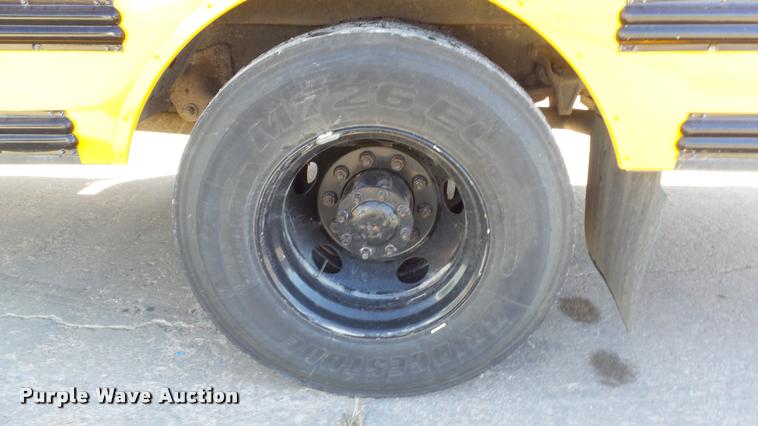 image for item K8126 2005 Freightliner FS65 Thomas school bus