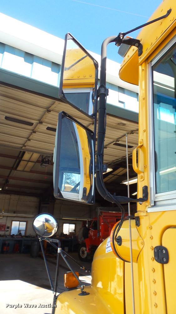 image for item K8126 2005 Freightliner FS65 Thomas school bus